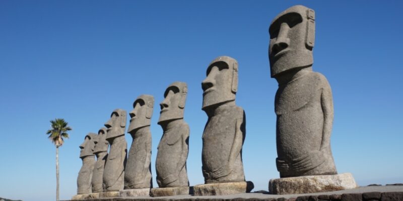 The-Seven-Moai-Statunes.jpg