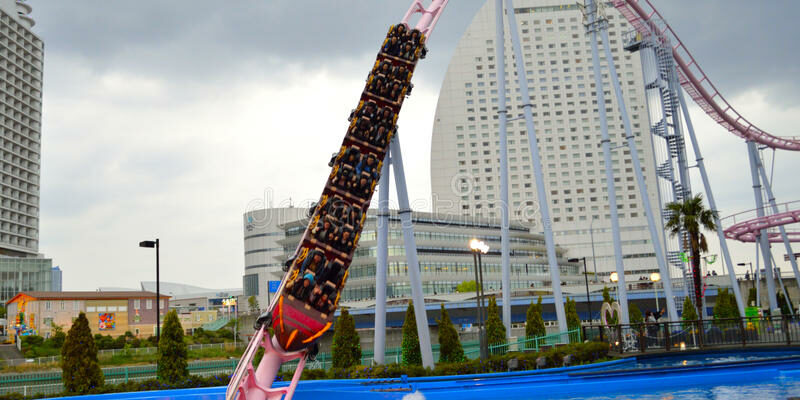 roller-coaster-ride-diving-vanish-cosmoworld-amusement-park-yokohama-japan-43615769.jpg