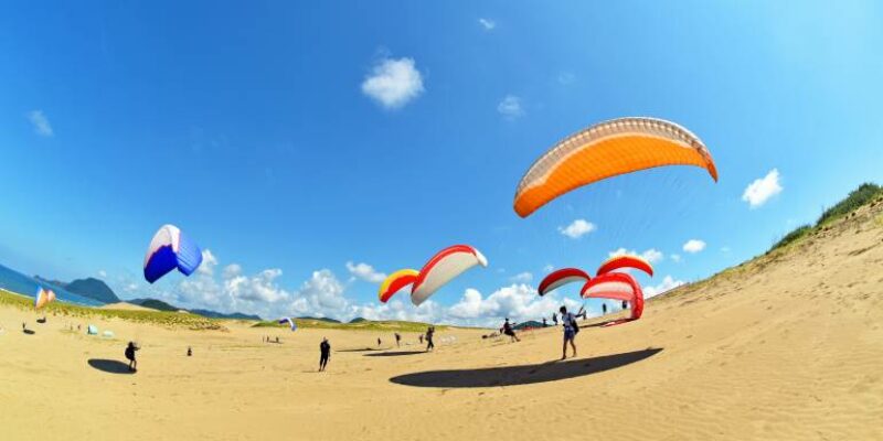tottori-paragliding-iStock-1163091502-770x513-1.jpg